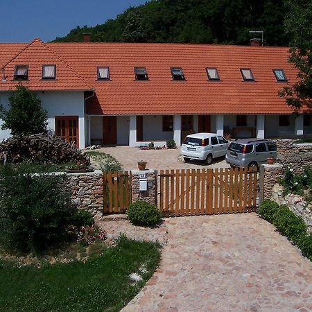 Bakonyi Apartmanház Eplény Exterior foto