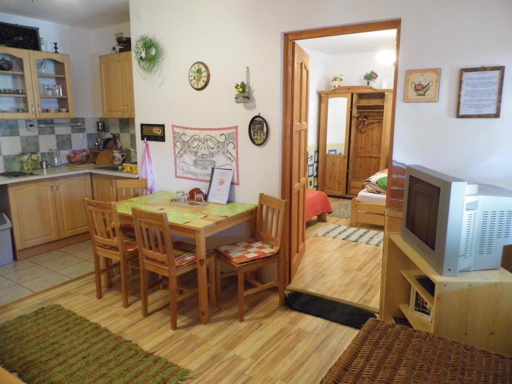 Bakonyi Apartmanház Eplény Exterior foto